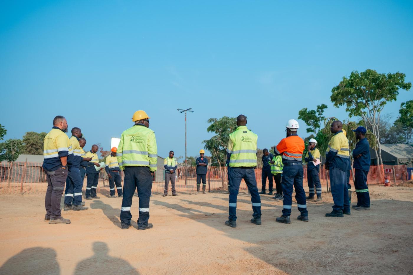 Cipembele crew toolbox talk on site