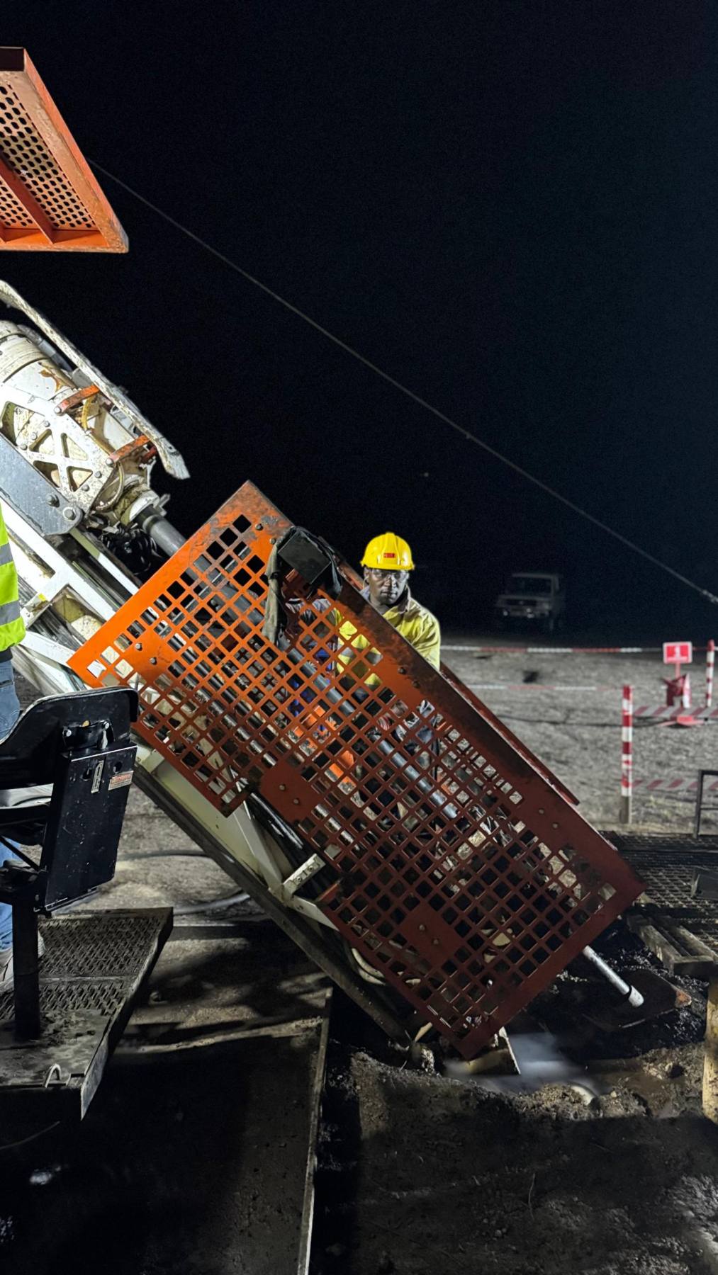 Rod handling on the rig, night shift